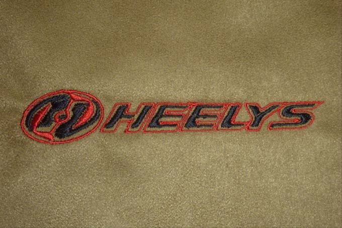 Вышивка логотипа компании Heelys